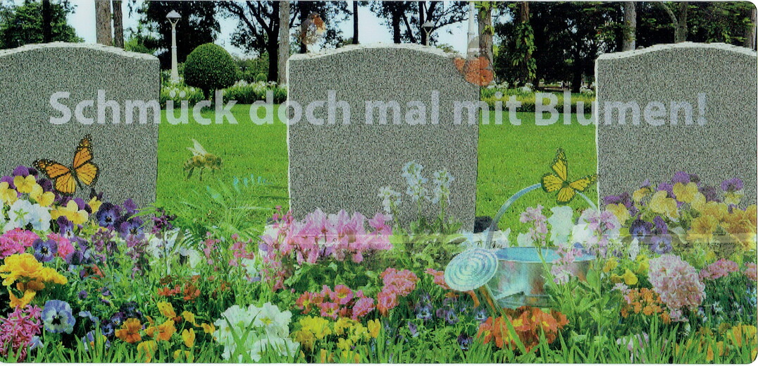 Je nach Lichteinfall verändert sich das Bild auf der Karte, mal farbenfroh und bunt, mal einfach und nur mit Rasen.