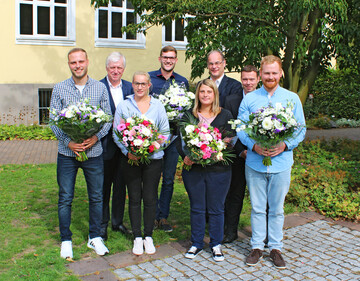 (v.l.): Lukas Kall, Dr. Karl-Heinz Kerstjens (Schulleiter Gartenbauzentrum Essen), Nina Dyx, Michael, Diekhues, Alina van Ptten, Wolfgang Schubert (Bereichsleiter Human Resources bei Landgard), Thomas Keuschen (Landgard Personalentwicklung) und Maximilian Metzer