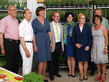MdL Manfred Hollenbach, MdB Eberhard Gienger, Bundeslandwirtschaftsministerin Ilse Aigner,

Ralf Mergenthaler, Rita Schck-Mergenthaler, Brgermeisterin Birgit Hannemann, Annemarie Wacker, Reinhard Wacker.