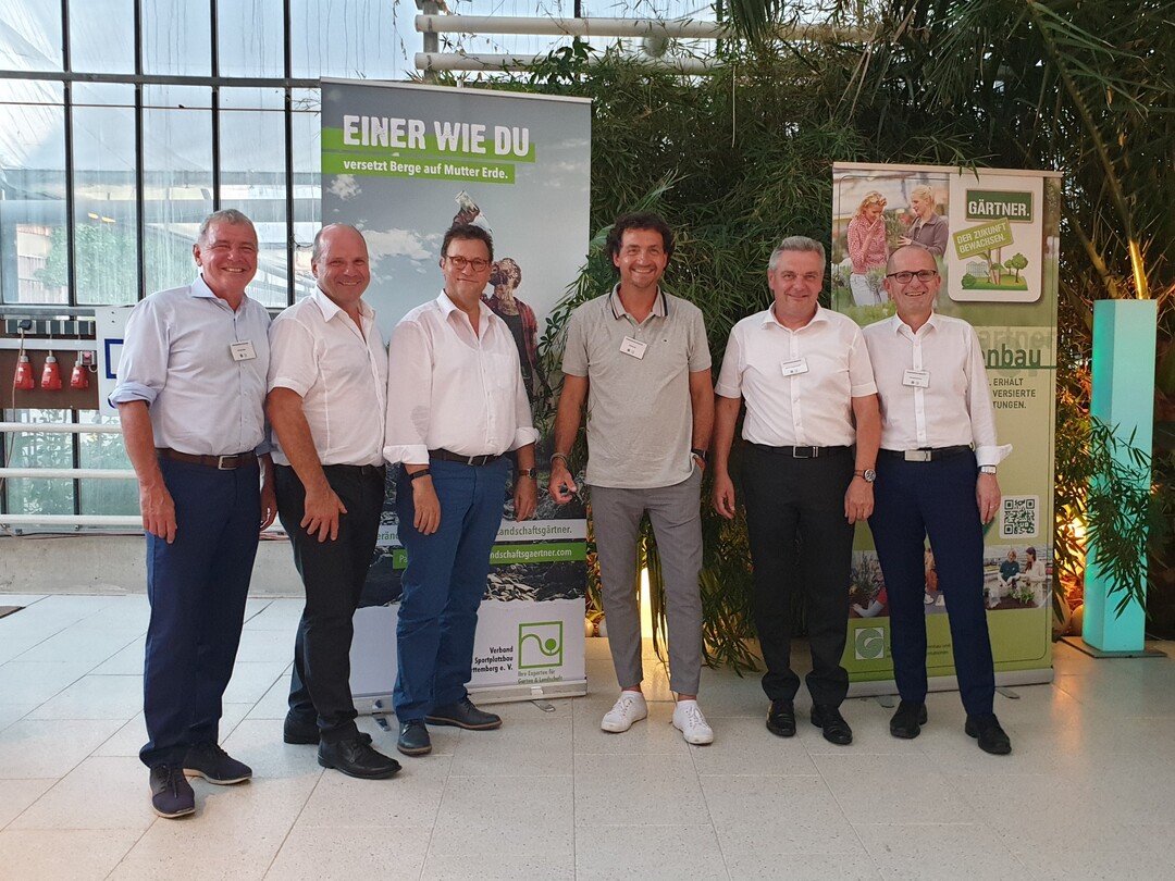 v.l.n.r.: Reiner Bierig, Geschäftsführer VGL-BW, Martin Hahn, MdL (= Vorsitzender Ausschuss Ländlicher Raum), Peter Hauk, Minister für Ländlichen Raum und Verbraucherschutz, Martin Joos, Vorstandsvorsitzender VGL-BW, Gerhard Hugenschmidt, Präsident GVBWH, und Hans-Georg Paulus, Hauptgeschäftsführer GVBWH.