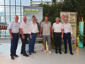 v.l.n.r.: Reiner Bierig, Geschftsfhrer VGL-BW, Martin Hahn, MdL (= Vorsitzender Ausschuss Lndlicher Raum), Peter Hauk, Minister fr Lndlichen Raum und Verbraucherschutz, Martin Joos, Vorstandsvorsitzender VGL-BW, Gerhard Hugenschmidt, Prsident GVBWH, und Hans-Georg Paulus, Hauptgeschftsfhrer GVBWH.