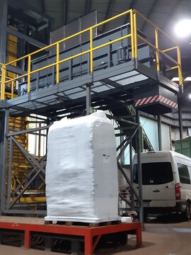 Eine neue Anlage zum Abfllen von 200-Liter-Ballen sowie eine Presse fr Jumbo Bales vergrert die Bandbreite an Gebinden - von Kleingebinden ber 70-Liter-Scke bis hin zu 200-Liter-Ballen und Jumbo Bales.