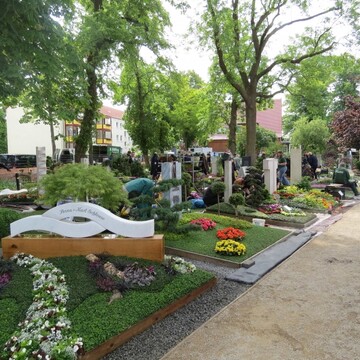 Auf hchstem Niveau wird das friedhofsgrtnerische Knnen im Ausstellungteil Grabgestaltung und Denkmal unter Beweis gestellt.