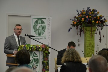 In seiner Grundsatzrede auf der Mitgliederversammlung des ZVG ging Mertz auf die Verantwortung der grnen Branche ein.