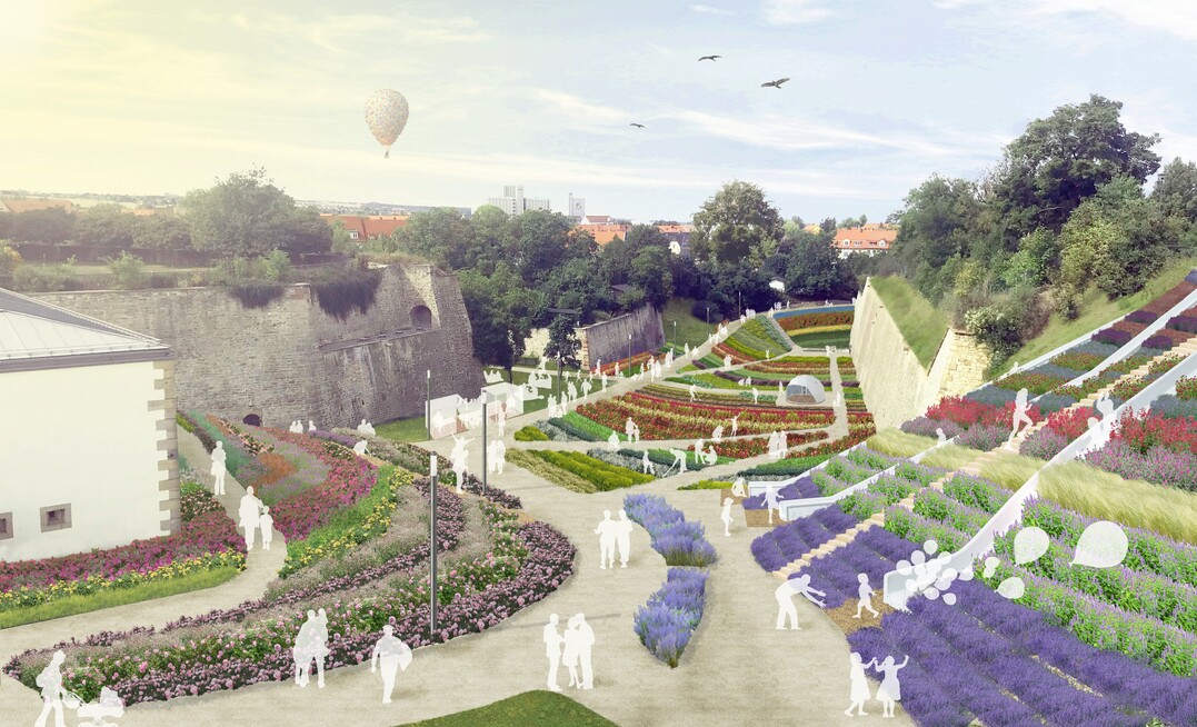    Der Festungsgraben auf dem Petersberg erblht zur Buga Erfurt.   