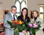 Hanspeter Faas (von links), Heike Boomgaarden sowie Fürstin Gabriela zu Sayn-
Wittgenstein-Sayn nach der Ernennung der neuen Pflanzenbotschafter.