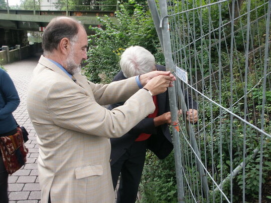 "Das wre der erste Zaun, an dem wir scheitern" - Dieter Raisch, frherer Verbandsprsident,heute Frdergesellschaft fr baden-wrttembergische Landesgartenschauen und Laga-Geschftsfhrer Michael Martin unplanmig geschlossenen Bauzaun
