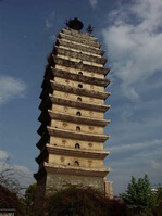 Die "West-Pagode", die sich im Süden der Altstadt befindet. Ihr Name bezieht sich auf die Stellung der Schwesterpagode, der "Ost-Pagode", die aber zerstört wurde.