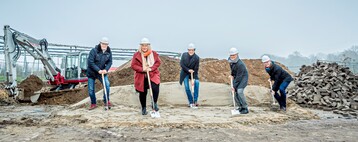  Von links: Martin Ferner, Architekt, Hdepohl.Ferner Architektur- und Ingenieurgesellschaft; Julika Bruning, Projektleiterin, Hochschule Osnabrck; Prof. Dr. Andreas Bertram, Hochschulprsident; Prof. Dr. Andreas Ulbrich, Professor fr Gemseproduktion und -verarbeitung; Prof. Dr. Bernd Lehmann, Vizeprsident fr Forschung, Transfer und Nachwuchsfrderung