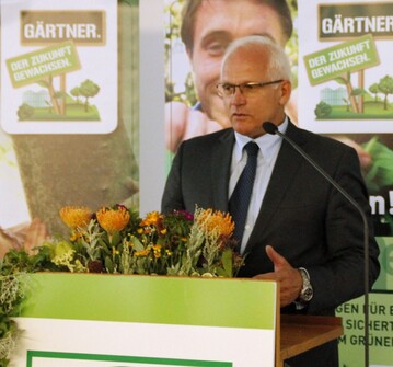 Peter Bleser, Parlamentarischer Staatssekretr im Bundesministerium fr Ernhrung und Landwirtschaft (BMEL), hob in seiner Rede beim Deutschen Gartenbautag hervor, dass die Branche hohes gesellschaftliches Ansehen geniet und mit innovativen Produkten und Dienstleistungen fr die Zukunft gut aufgestellt ist.