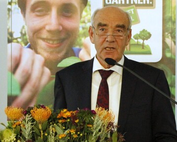 MdB Norbert Schindler, Vizeprsident des Deutschen Bauernverbandes, berbrachte die Gre des Prsidenten des Deutschen Bauernverbandes (DBV), Joachim Rukwied. Er verwies auf die gute Zusammenarbeit zwischen dem Deutschen Bauernverband und dem Zentralverband Gartenbau.