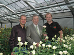 Von links: Vorsitzender des schleswig-holsteinischen Landesverbandes der Floristen
(FDF) Kai Jentsch; Claus Heller, Präsident der Landwirtschaftskammer Schleswig-Holstein;
und für den Landesverband Schleswig-Holstein im Bund deutscher Baumschulen, John Vincent Kordes von der W. Kordes’ Söhne Rosenschulen GmbH & Co KG