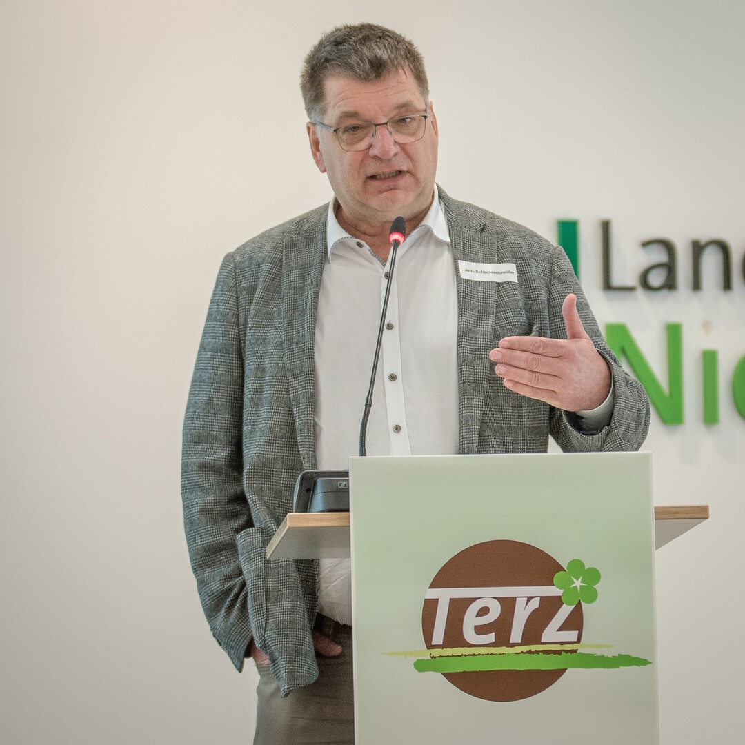 Auch wir Grtnerinnen und Grtner wollen unseren Beitrag zum Klimaschutz leisten  das zeigt das groe Engagement der Betriebe whrend des Projekts, sagte Jens Schachtschneider, Mitglied im Vorstand des Bundesverbandes Zierpflanzen sowie bei der LWK Vorsitzender des Gartenbau-Ausschusses.
