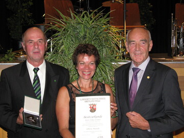 l.n.r. Prsident Volker Schmitt, Anette Schmitt, konomierat Norbert Schindler MdB