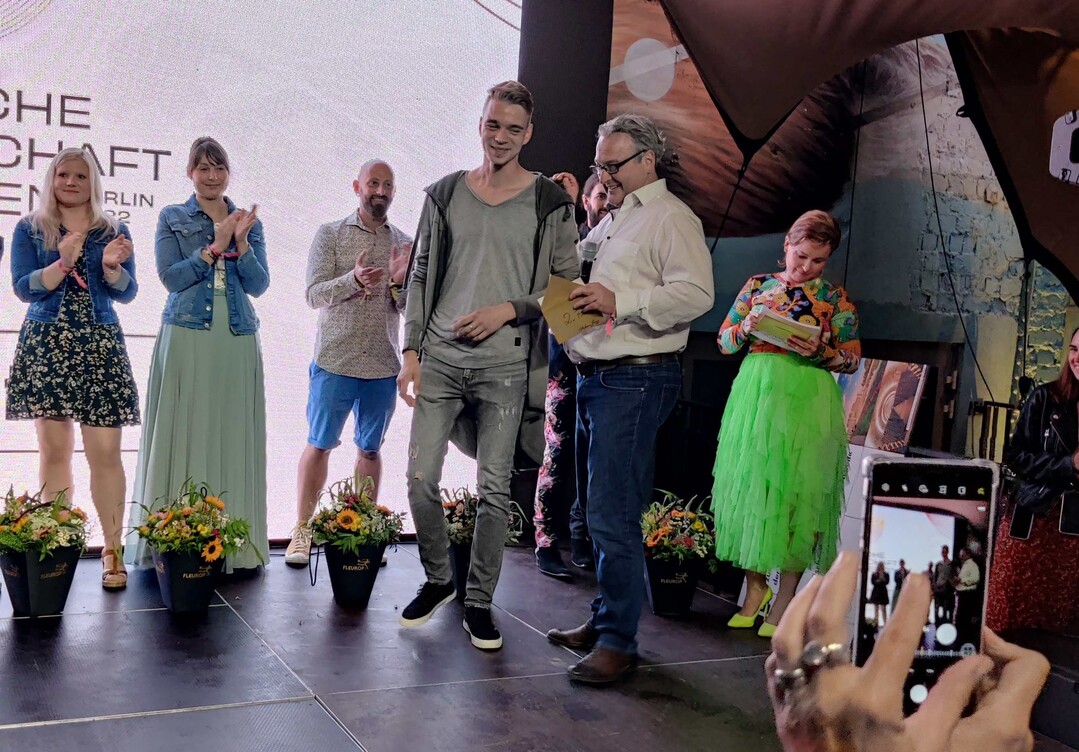 Dass Martin Neumann Vizemeister 2022 ist, gab Stefan Gegg von der Fleurop bekannt.