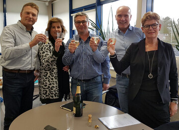 Von links: Erik Spek, Hauptgeschftsfhrer von Jan Spek Rozen, Elsa Spek, Philippe Veys, Global Product Manager Rose von Dmmen Orange, Harry Kloppenburg, kaufmnnischer Geschftsfhrer von Dmmen Orange, Ingrid Kloppenburg