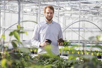 Dr. Simon Grieer 