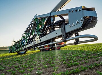Die Smart-Spraying-Lsung ermglicht in Echtzeit das automatisierte Erkennen und Kontrollieren von Unkrutern nach dem Auflaufen der Saat ("Grn-auf-Grn"). 