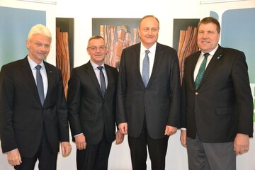 Spitzengesprch zwischen ZVG und DBV (v.l.n.r.): ZVG-Vizeprsident Hartmut Weimann, ZVG-Prsident Jrgen Mertz, DBV-Prsident Joachim Rukwied, ZVG-Vizeprsident Andreas Lohff.