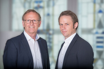 Hubert Haskamp (links) bergibt die TEKU-Vertriebsleitung an seinen Nachfolger Sven Hoping.