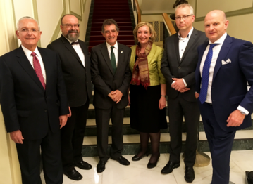 Die Mitglieder im Vorstand von Union Fleurs, dem Dachverband des Internationalen Blumen- und Pflanzengrohandels (von links): Augusto Solano, (Ascolflores, Kolumbien), Frank Zeiler (BGI, Deutschland) Richard Fox (KFC, Kenia), Sylvie Mamias (Generalsekretrin Union Fleurs), Matthijs Mesken (VGB, Niederlande), Paolo Di Massa (ANCEF, Italien), es fehlt Martin Estad (Flora Dania, Dnemark).