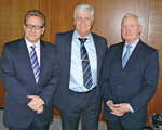 BHB-Präsident
Georg Rothacher
(Mitte) sowie die
beiden BHB-Geschäftsführern
Frank Michel
und John Herbert
(rechts)
sehen Anzeichen
für ein besseres
Jahr 2008