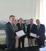 v. r.n.l.: Mannheims Oberbürgermeister Dr. Peter Kurz, Bürgermeisterin Felicitas Kubala, Fachbereichsleiter Michael Schnellbach, August Forster, Vorsitzender des Verwaltungsrates der Deutschen Bundesgartenschau-Gesellschaft mbH (DBG) und Jochen Sandner, Geschäftsführer der Deutschen Bundesgartenschau-Gesellschaft mbH