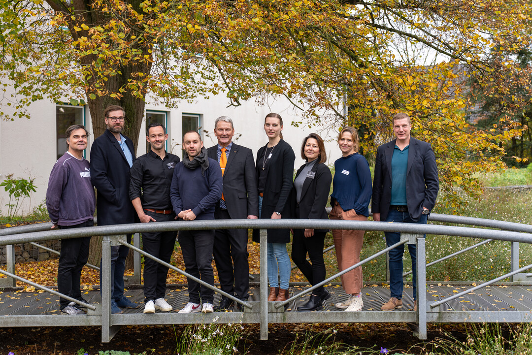 Der Vorstand des Freundeskreises Hochschule Osnabrck Gartenbau & Pflanzentechnologie und Land-schaftsarchitektur, von links: Thomas Roggatz, Jochen Schmitz, David Theidel, Daniel Theidel, Vorsitzender Marc-Guido Megies, Esther Schulz, Franziska Hohendorf, Geschftsfhrerin Dr. Christine Lehmacher, Ole Oenbrink (nicht abgebildet: Michael Krger, Hans-Jrgen Zietz.