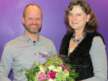 Die BdF-Vorsitzende Birgit Ehlers-Ascherfeld dankte Roland Wagner, Friedhofsgrtner aus Rheda-Wiedenbrck, fr seine Leistungen als Vorsitzender des BdF-Arbeitskreises Marketing.
