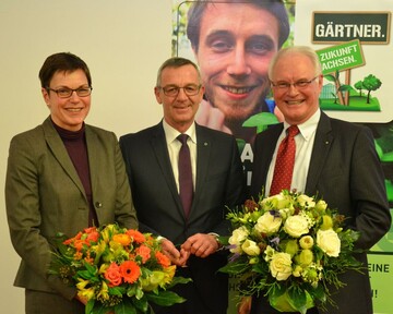 Jrgen Mertz bedankte sich bei Dr. Franziska Waldow und Prof. Dr. Bhmer fr ihre Ausfhrungen zur Zukunft des Pflanzenschutzes in Deutschland