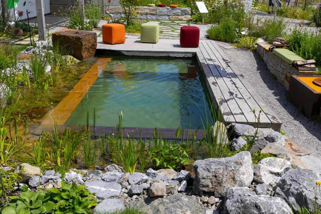 Schaugarten mit Schwimmteich