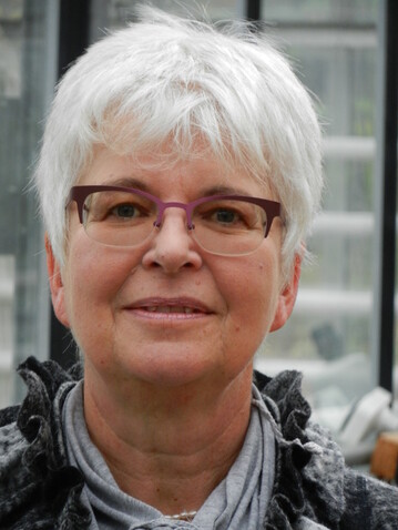 Dr. Gabriele Weimann: In einem World Caf geht es darum, gemeinsam zu einem bestimmten Thema in lockerer Atmosphre Ideen auszutauschen und mit neuen Ideen und Lsungen nach Hause zu gehen.