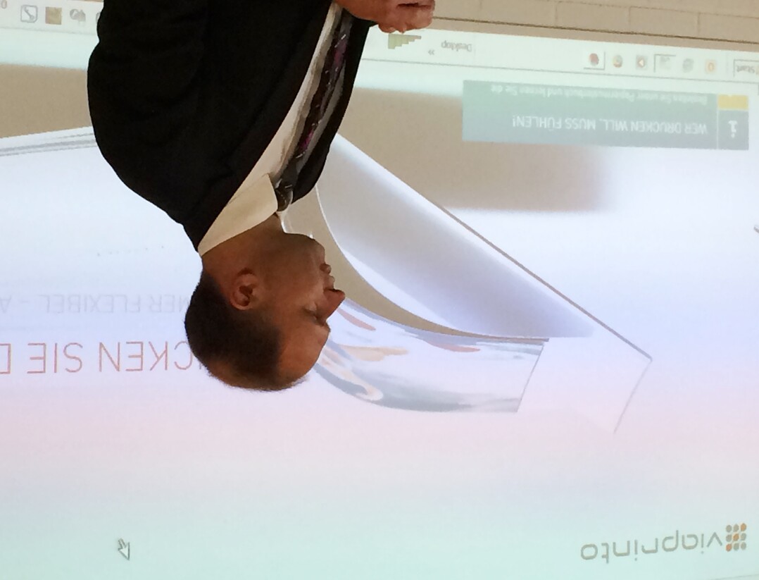 Patric Olscheswki präsentiert wie einfach die Erstellung von verschiedenen Werbemitteln mit viaprinto ist