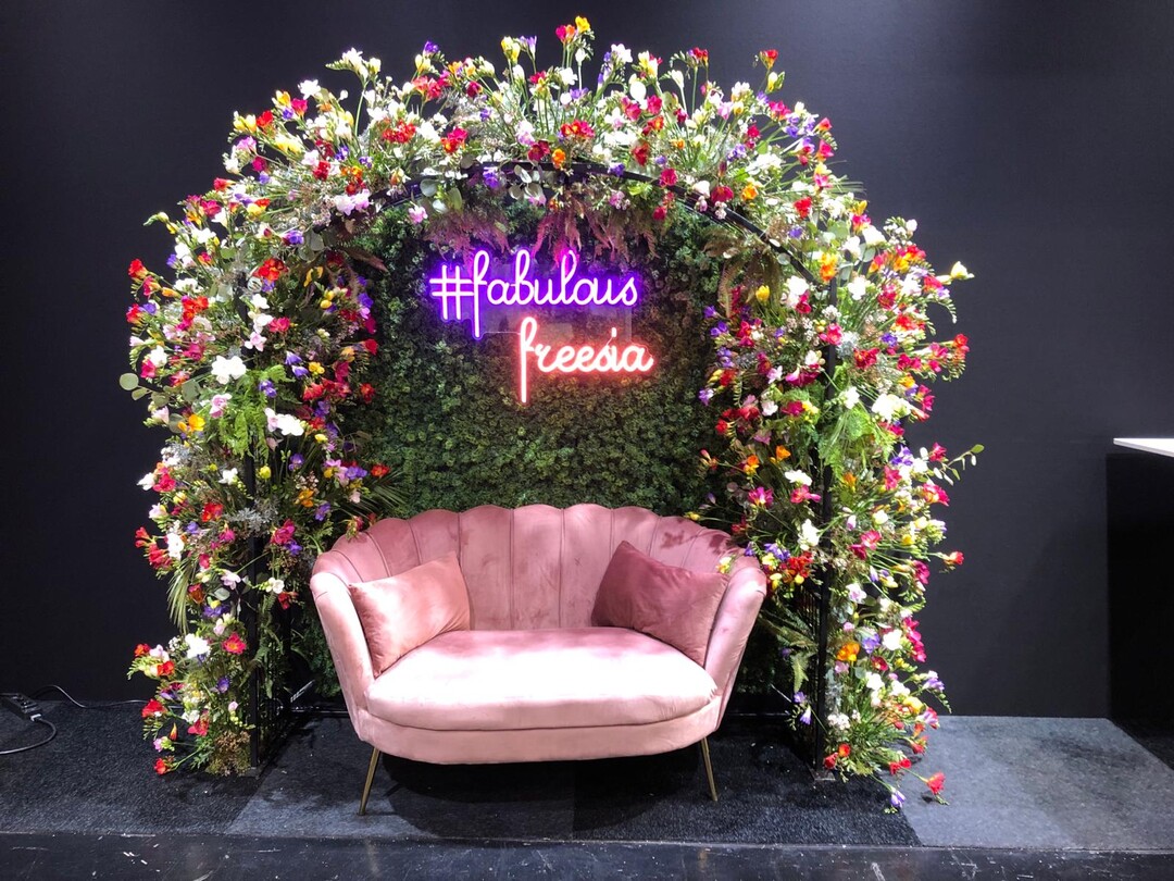 Do you prefer it colorful and glamorous? Then take the bench, also in Hall 1.