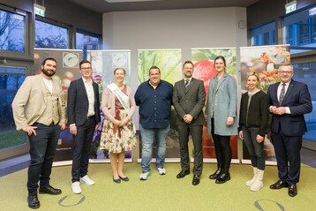 Punkteten mit Ideen und Unternehmergeist beim Erweiterten Prsidium des ZVG. Von links: Johannes Heiser, Thomas van Megen, die Deutsche Blumenfee Regina Haindl, Florian Bck, ZVG-Generalsekretr Bertram Fleischer, Ariane Stechmann, Christina Buchwald und ZVG-Prsident Jrgen Mertz.