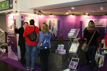  Der lila Stand des BdF und der GdF auf der IPM 2016 in Essen wird wieder in Halle 1 A aufgebaut.