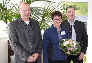 Dr. Andreas Wrede fhrte die Arbeitskreis Versuchswesen seit Jahren. Zur Nachfolgerin whlten die Staudengrtner Dr. Elke Ueber. Der BdS-Vorsitzende Michael Moll (r.) dankte beiden fr ihre Untersttzung der Staudengrtner in ihren umfangreichen Fragen aus der Praxis.