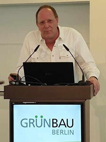 Jrgen Herrmannsdrfer beim Symposium Gebudebegrnung in Berlin.