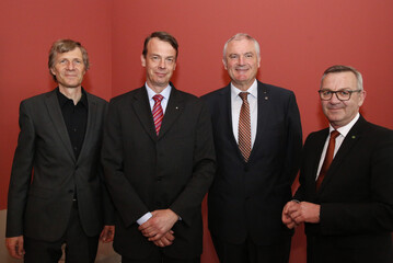 Die Prsidenten der vier grnen Verbnde begrten die Teilnehmer des Parlamentarischen Abends in Berlin. (v.l.) Till Rehwaldt (bdla), Lutze von Wurmb (BGL), Helmut Selders (BdB) und Jrgen Mertz (ZVG).