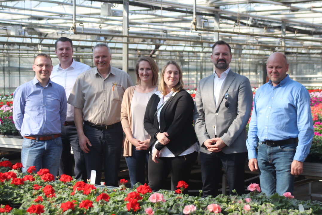 (v.l.n.r.) Stefan Schulz, Vizepräsident des WVG, Dirk Matuszewski, Geschäftsführer der Gartenbauzentrale, Frank Silze, Vorsitzender Fachgruppe Jungpflanzen, Elisa Markula, die neue Geschäftsführerin der Fachgruppe Jungpflanzen, Laura Lafuente, angehende Geschäftsführerin der Bundesfachgruppe Gemüsebau, Bertram Fleischer, Generalsekretär des ZVG, Thomas Albers, Vorsitzender Fachgruppe Gemüsebau Norddeutschland.