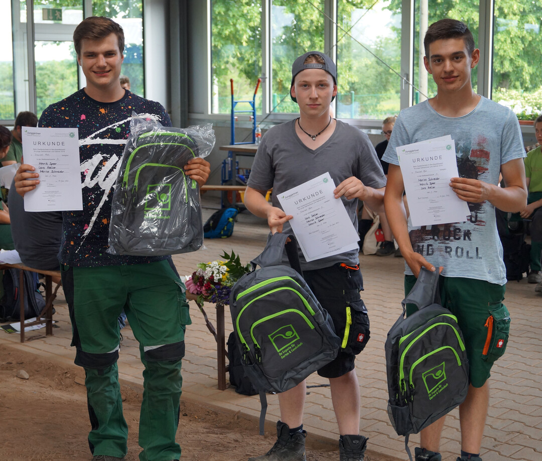Die drei Gewinner des 1. Platzes der Wettbewerbsstufe A (v.l.): Henrik Speer, Lars Keller und Marius Schneider
