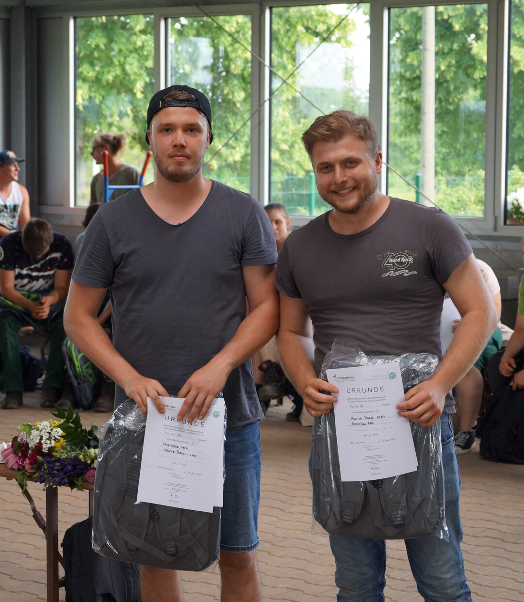 Die beiden Gewinner des 1. Platzes der Wettbewerbsstufe B (v.l.): Maximilian Zech und Maurice Pascal Klein
