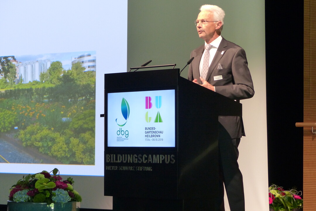 Hartmut Weimann, Vizepräsident des Zentralverbands Gartenbau, bei seiner Begrüßungsansprache an die Teilnehmer des AIT.