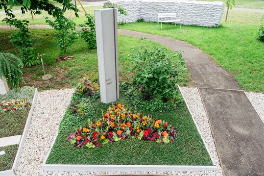Den Ehrenpreis des Fachverbandes Friedhofsgrtner im Landesverband Gartenbau NRW  fr eine auergewhnlich gute Farbharmonie im Wechselbeet erhielt die Ausstellergemeinschaft Grtnerei Wolfgang Becker aus Rheinbrohl und Kurpan Zimmer aus Kln