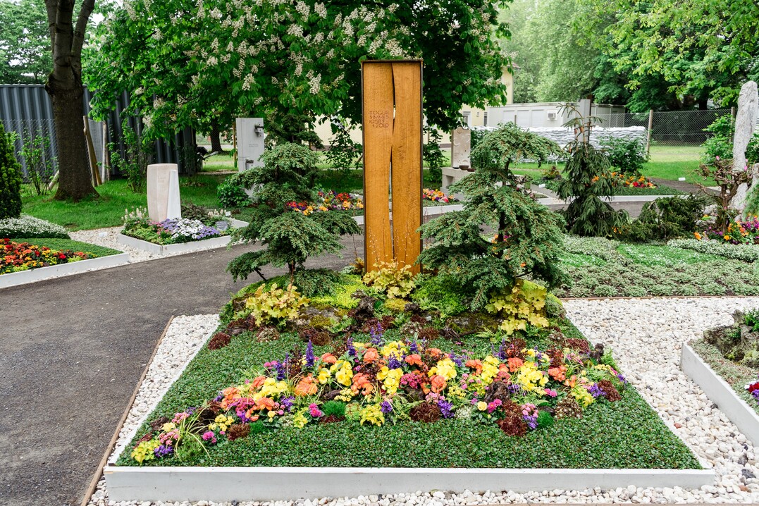 Den Ehrenpreis der Rheinischen Treuhandstelle fr Dauergrabpflege GmbH fr ein Wechselbeet in einer besonderen Pflanzenkombination erhielt Blumen Ellinger aus Stuttgart.