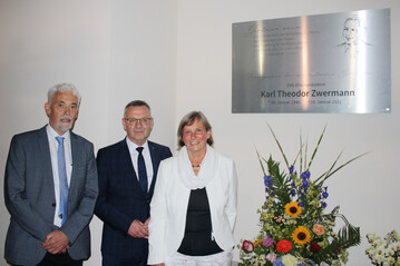  von links: Matthias Hub, Leiter der Bildungssttte Gartenbau Grnberg, ZVG-Prsident Jrgen Mertz, Karin Zwermann