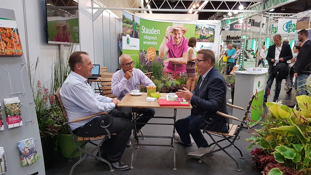 BdS-Vorsitzender Michael Moll (l.) und Arno Panitz (ebenfalls BdS) im Gespräch mit BGL-Hauptgeschäftsführer Dr. Robert Kloos (r.)
