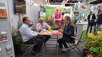 BdS-Vorsitzender Michael Moll (l.) und Arno Panitz (ebenfalls BdS) im Gesprch mit BGL-Hauptgeschftsfhrer Dr. Robert Kloos (r.)