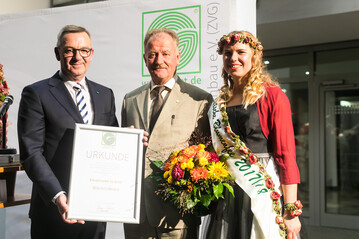 Im Rahmen des Deutschen Gartenbautages 2018 verlieh ZVG-Prsident Mertz Winfried Kaiser die Ehrennadel in Gold fr sein auerordentliches Engagement zum Wohle des Deutschen Gartenbaus.