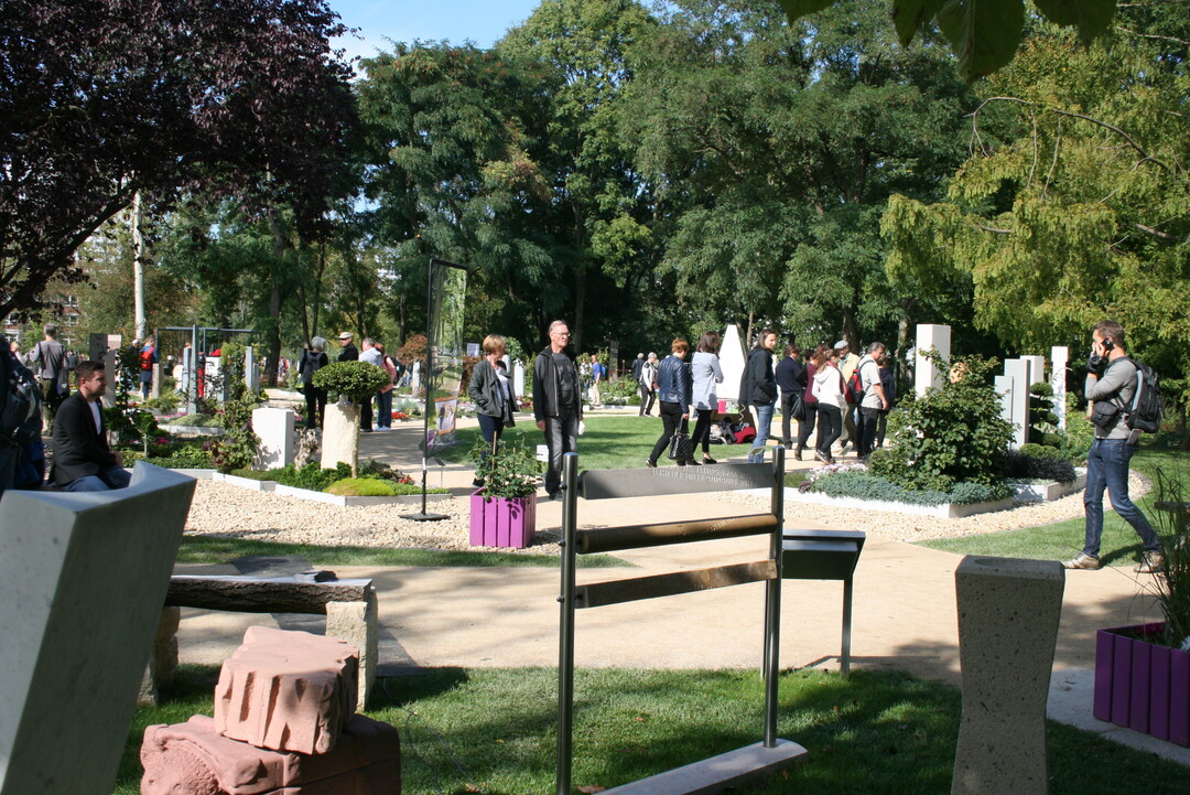 Auf der Internationalen Gartenausstellung 2017 in Berlin fand der Tag des Friedhofs auf dem Ausstellungsteil „Grabgestaltung und Denkmal“ mit vielen Besuchern statt.